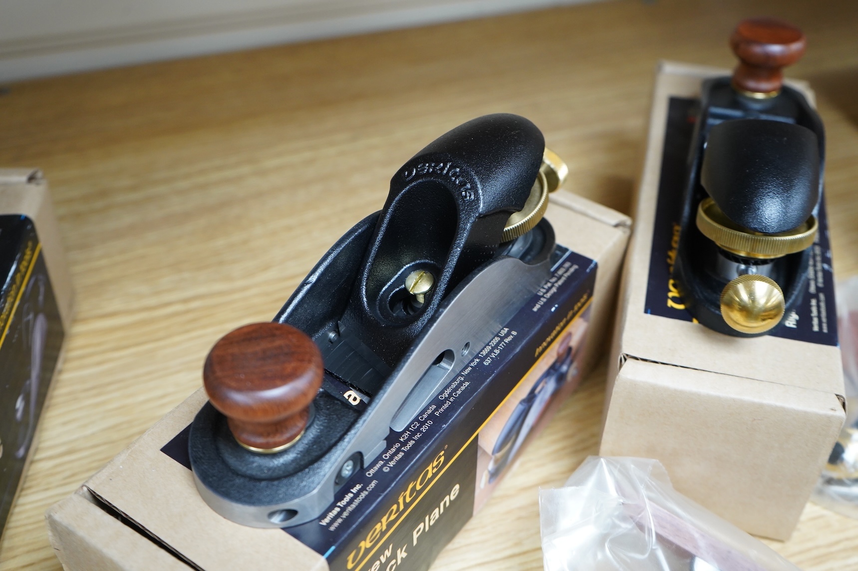 A pair of boxed Veritas Tools skew block planes (left hand and right hand) with paperwork (05P 77.01 and 05P76.01)